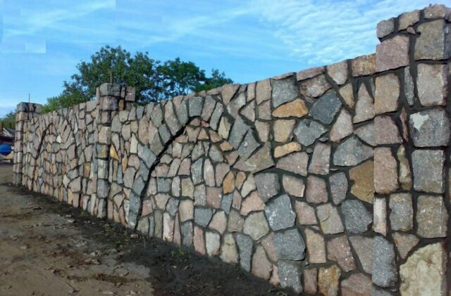 каменный забор гродно